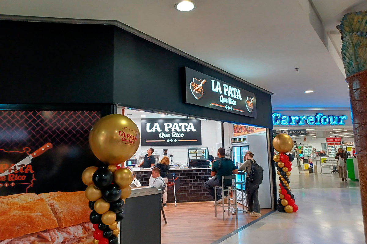 Fachada Local La Pata Que Rico CC La Ballena